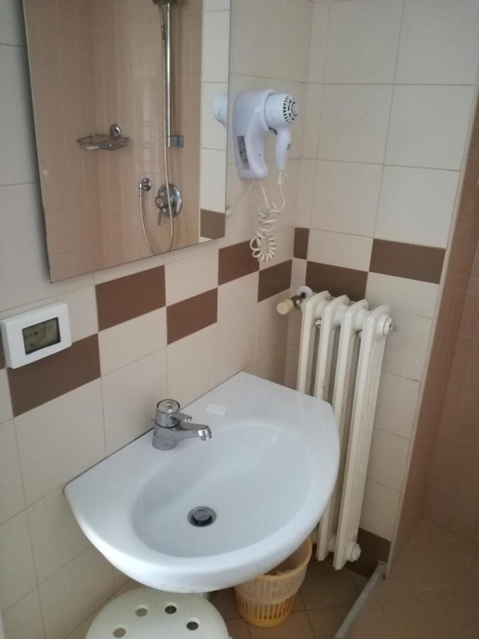 Albergo Giugni Prato  Buitenkant foto