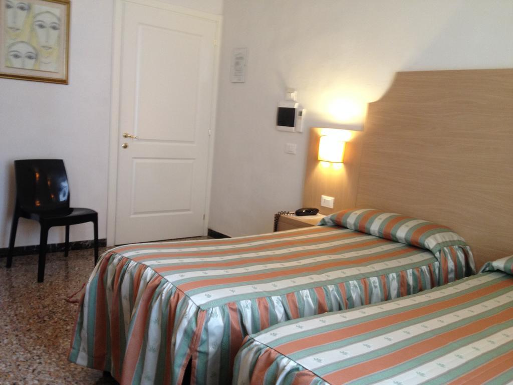 Albergo Giugni Prato  Buitenkant foto