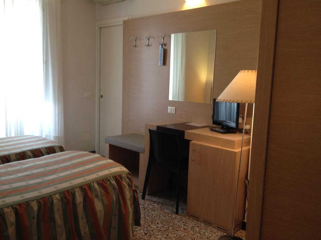 Albergo Giugni Prato  Buitenkant foto