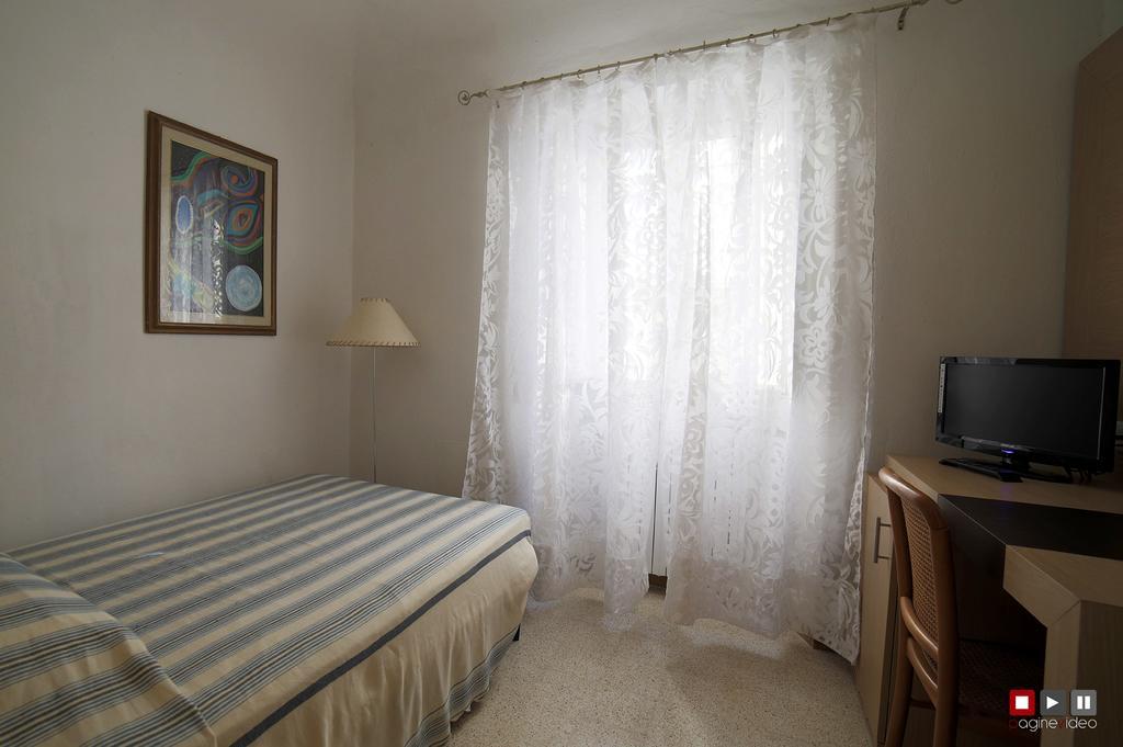 Albergo Giugni Prato  Buitenkant foto