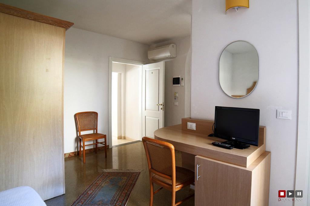 Albergo Giugni Prato  Buitenkant foto