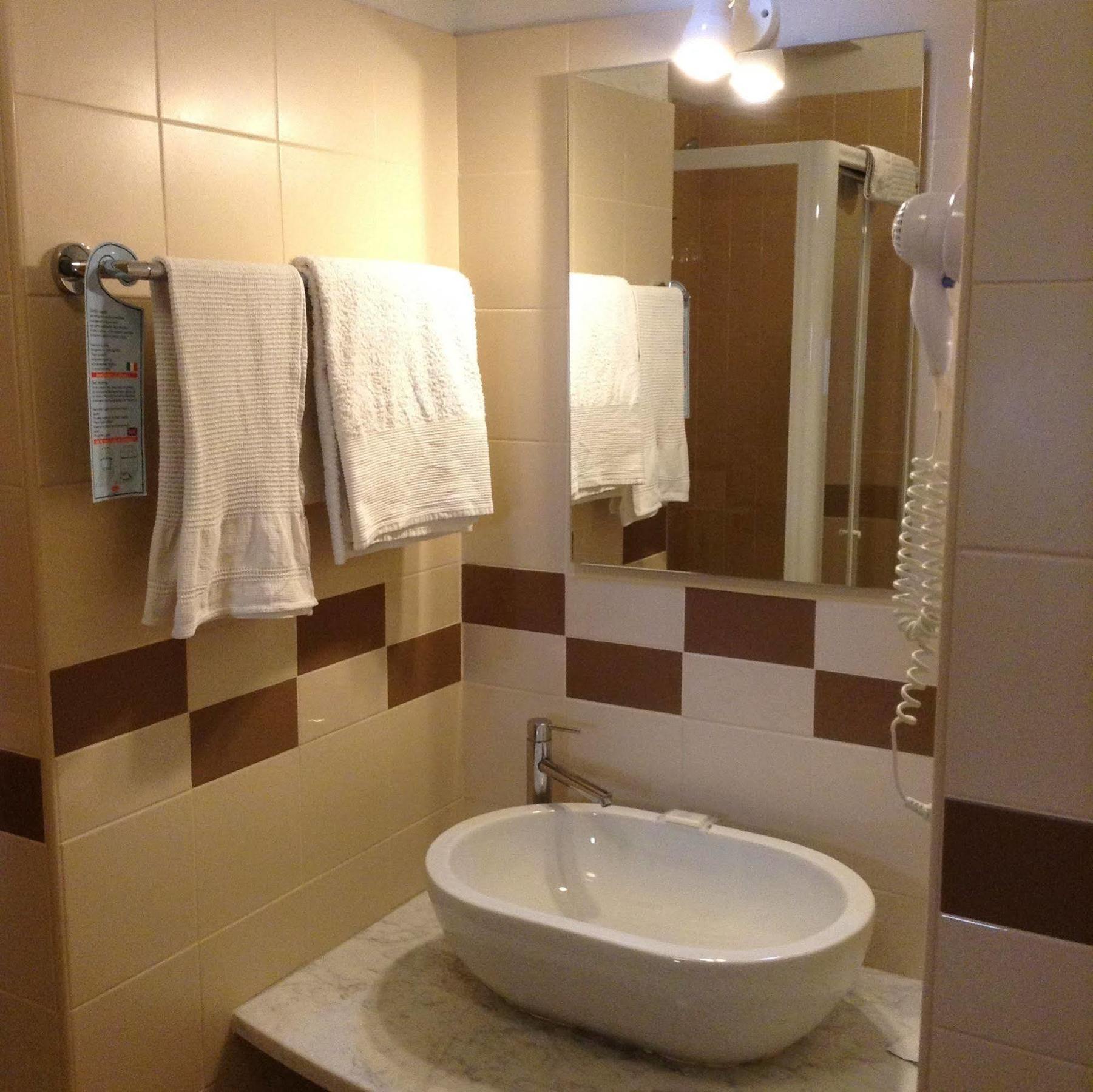 Albergo Giugni Prato  Buitenkant foto